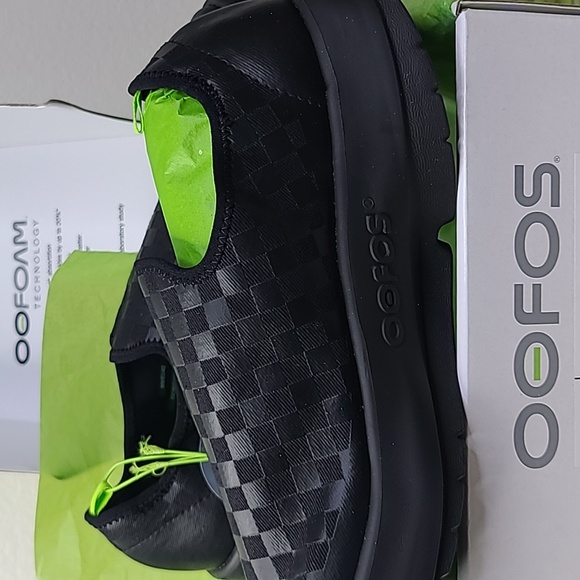 Men's OOFOS Slip On Shoes Size 9M Black Canvas  Checker Print Athleisure Gym Fun - Picture 4 of 6